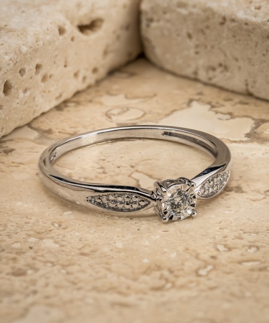 White gold ring with diamonds 0,08ct