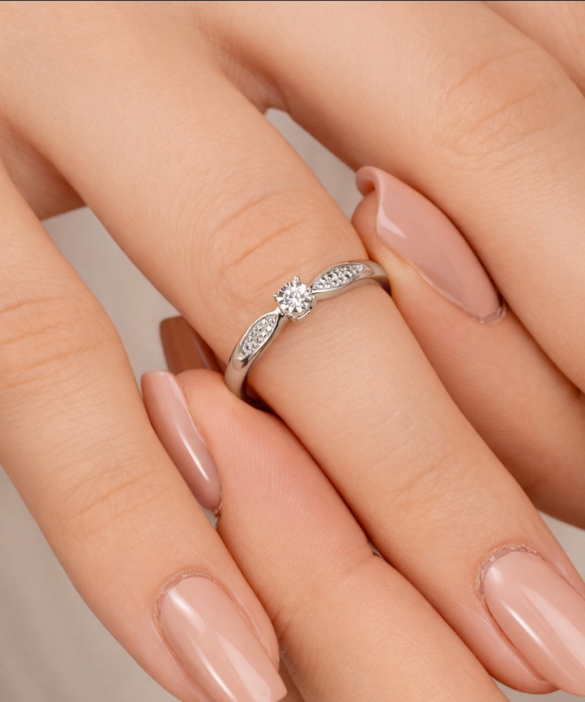 Кольцо из белого золота с бриллиантами 0,08ct