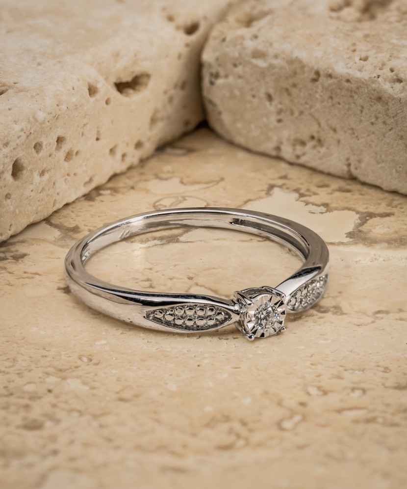 Кольцо из белого золота с бриллиантами 0,04ct