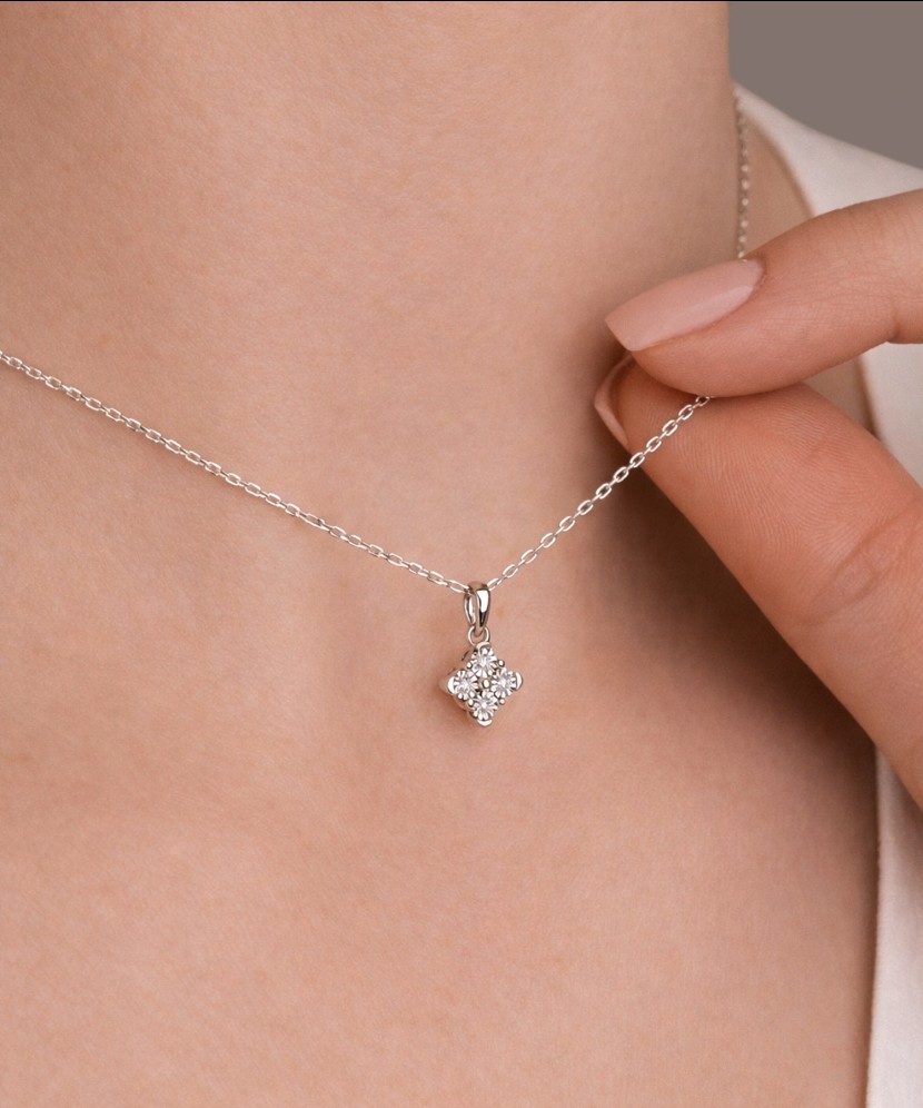 White gold pendant with diamonds