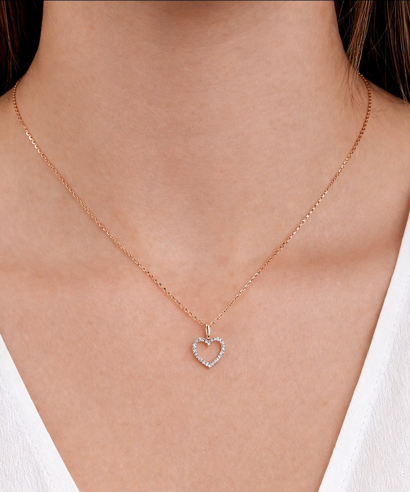 Geltono aukso pakabukas su deimantais "Širdelė"