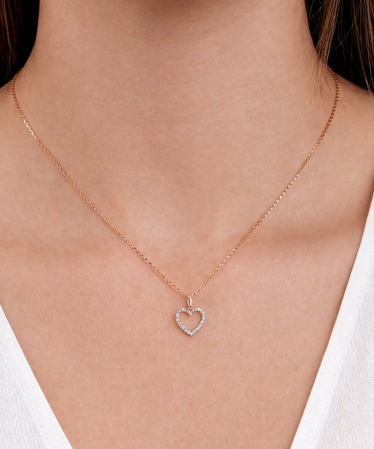 Geltono aukso pakabukas su deimantais "Širdelė"