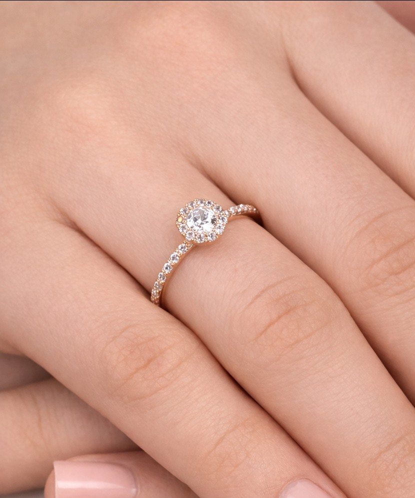 Золотое кольцо с цирконами