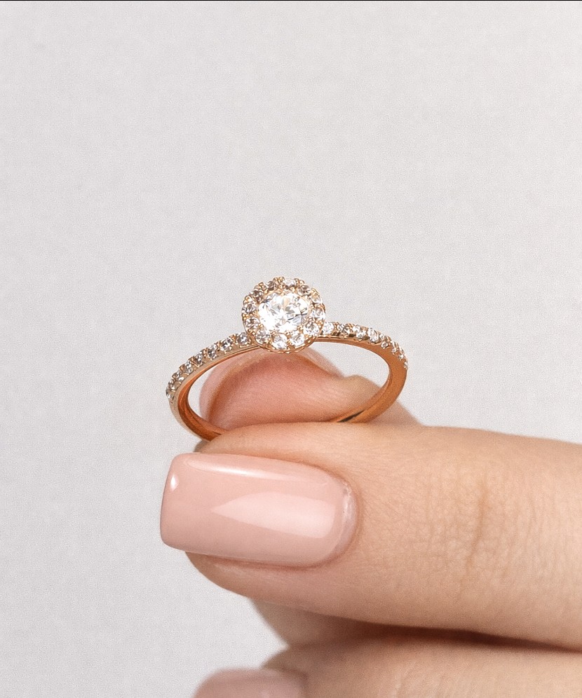 Золотое кольцо с цирконами