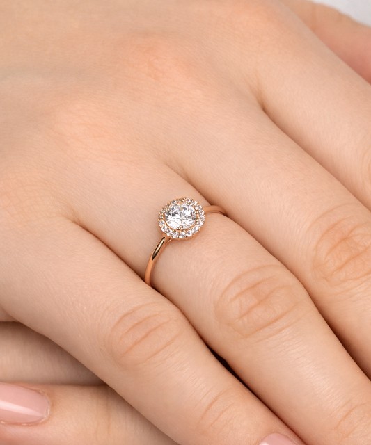 Золотое кольцо с цирконами