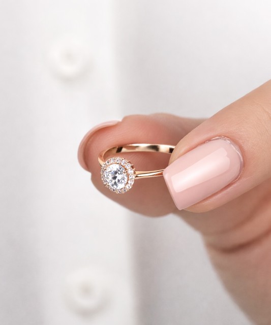 Золотое кольцо с цирконами