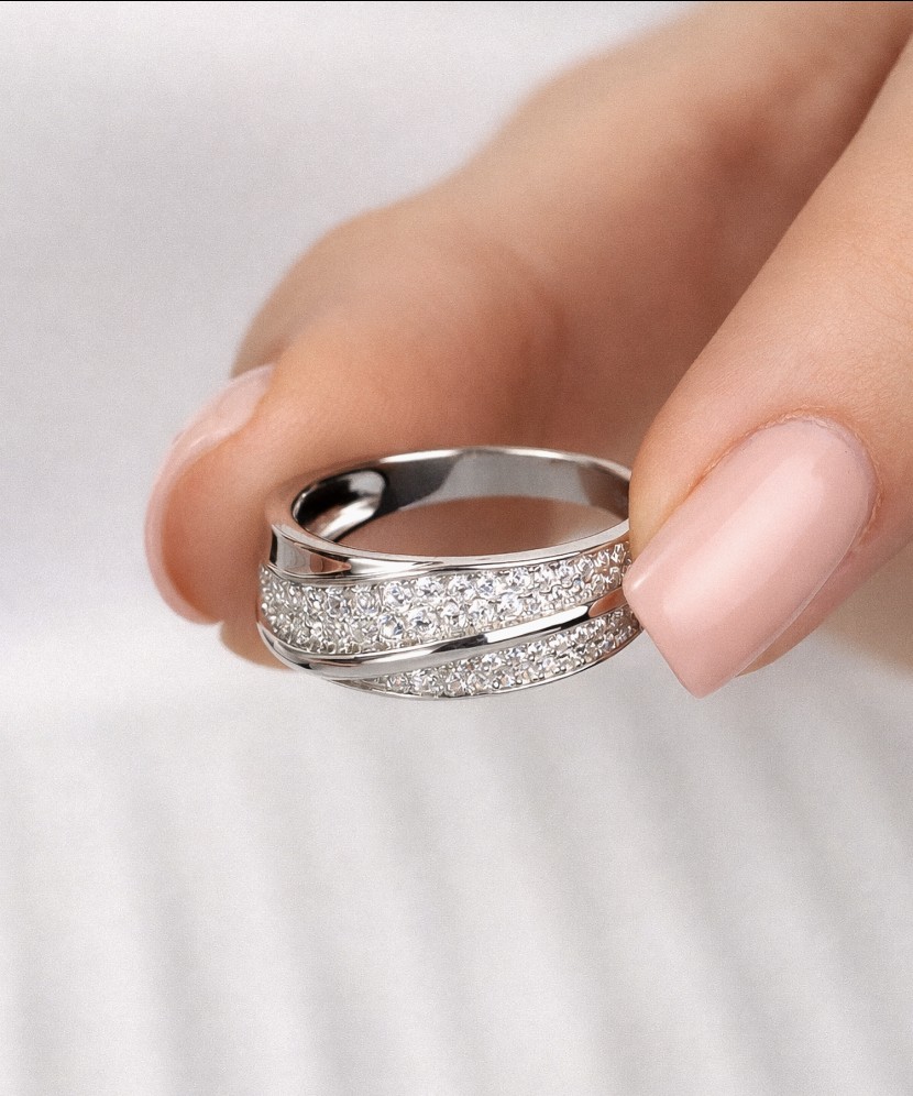 Серебряное кольцо с цирконами