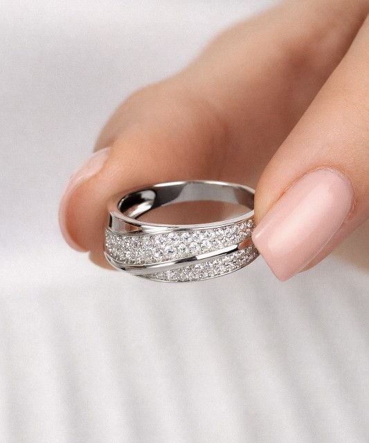 Серебряное кольцо с цирконами