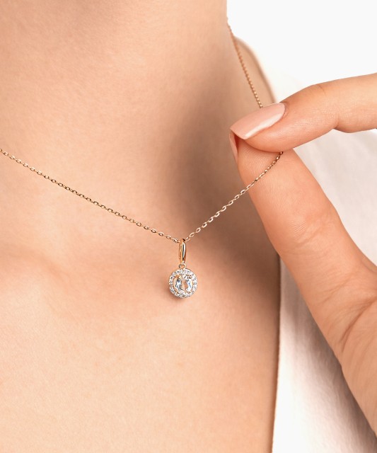 Gold pendant with white topaz and diamonds