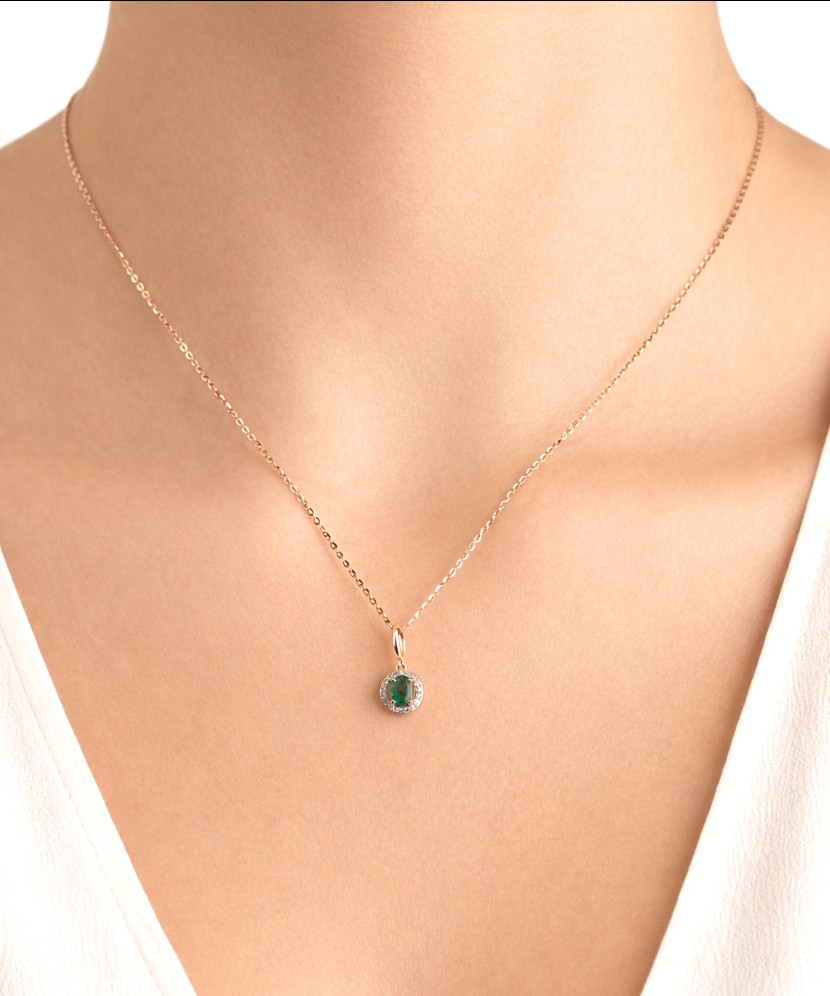 Gold pendant with emerald and diamonds