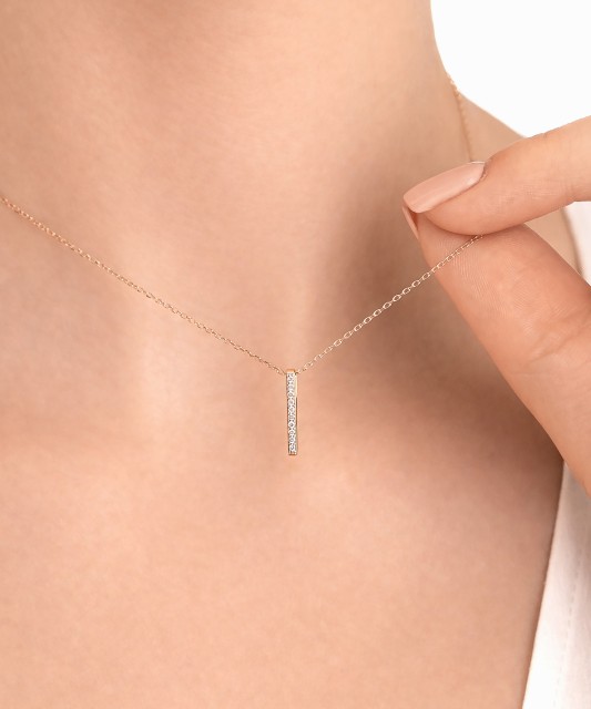 Yellow gold chain with diamond pendant