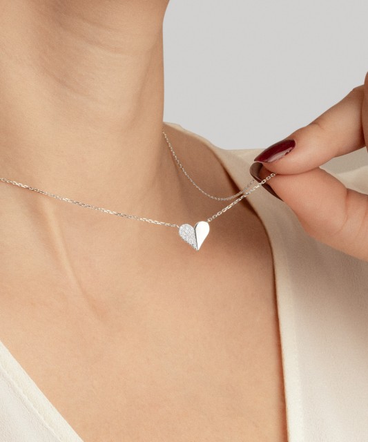 White gold chain with diamond pendant "Heart"