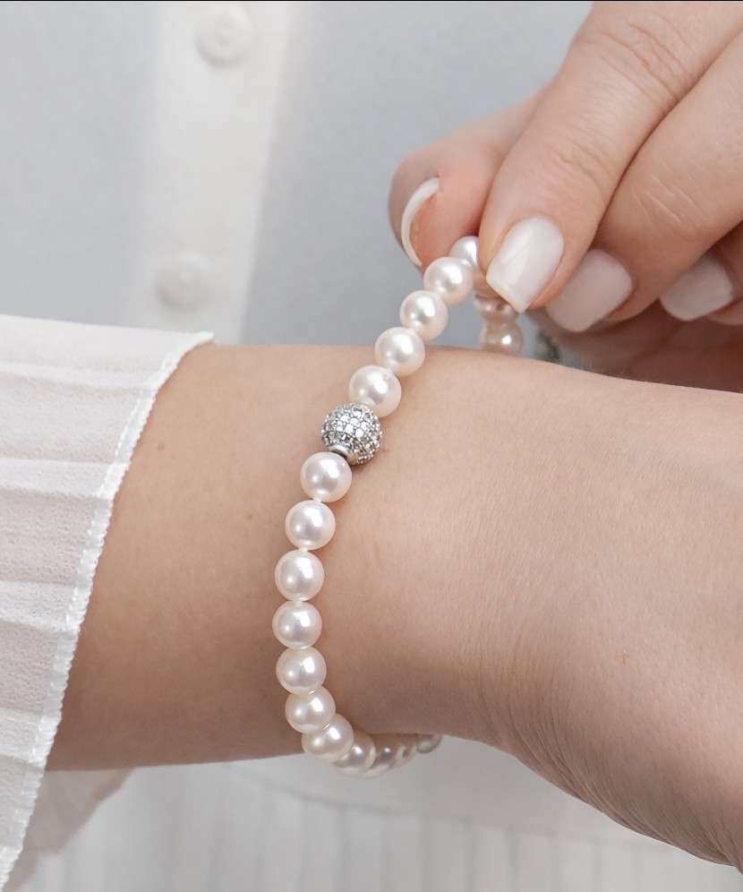 Pearl bracelet with silver and zircons