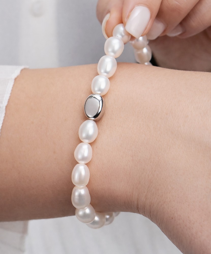 Pearl bracelet with silver