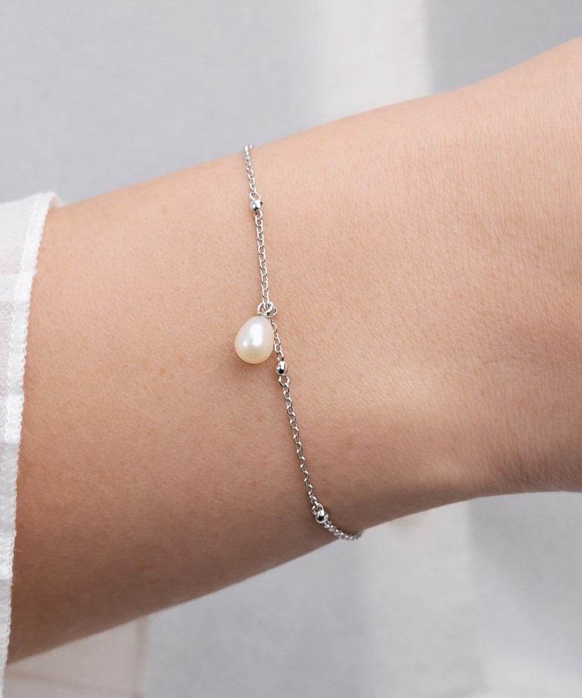 Sterling Silver bracelet with pearl pendant