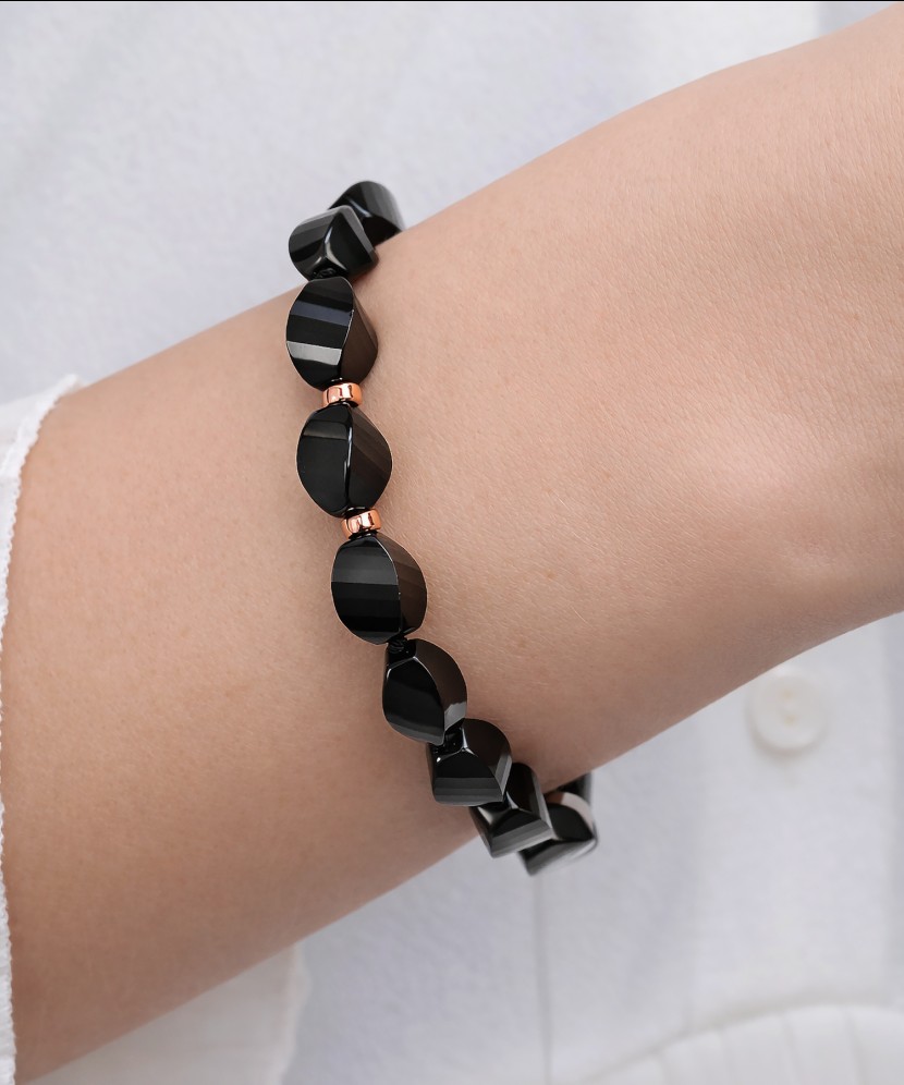 Браслет с ониксами и золотом