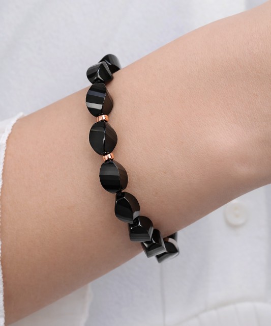 Bracelet with onyx and gold