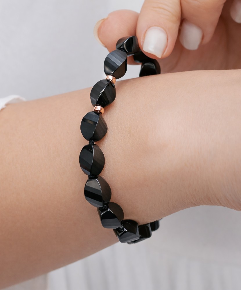 Bracelet with onyx and gold