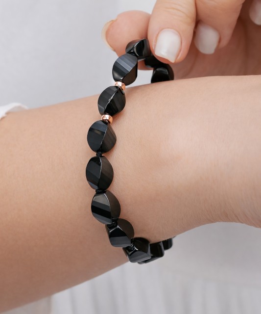 Bracelet with onyx and gold