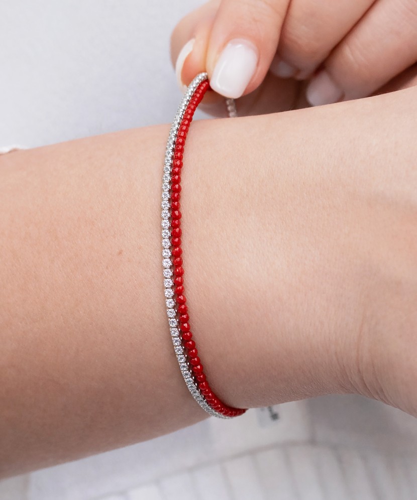 Coral bracelet with zircons and silver
