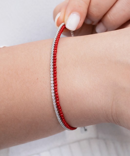 Браслет из кораллов с цирконами и серебром