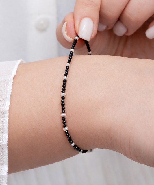 Bracelet With Spinels And Pearls