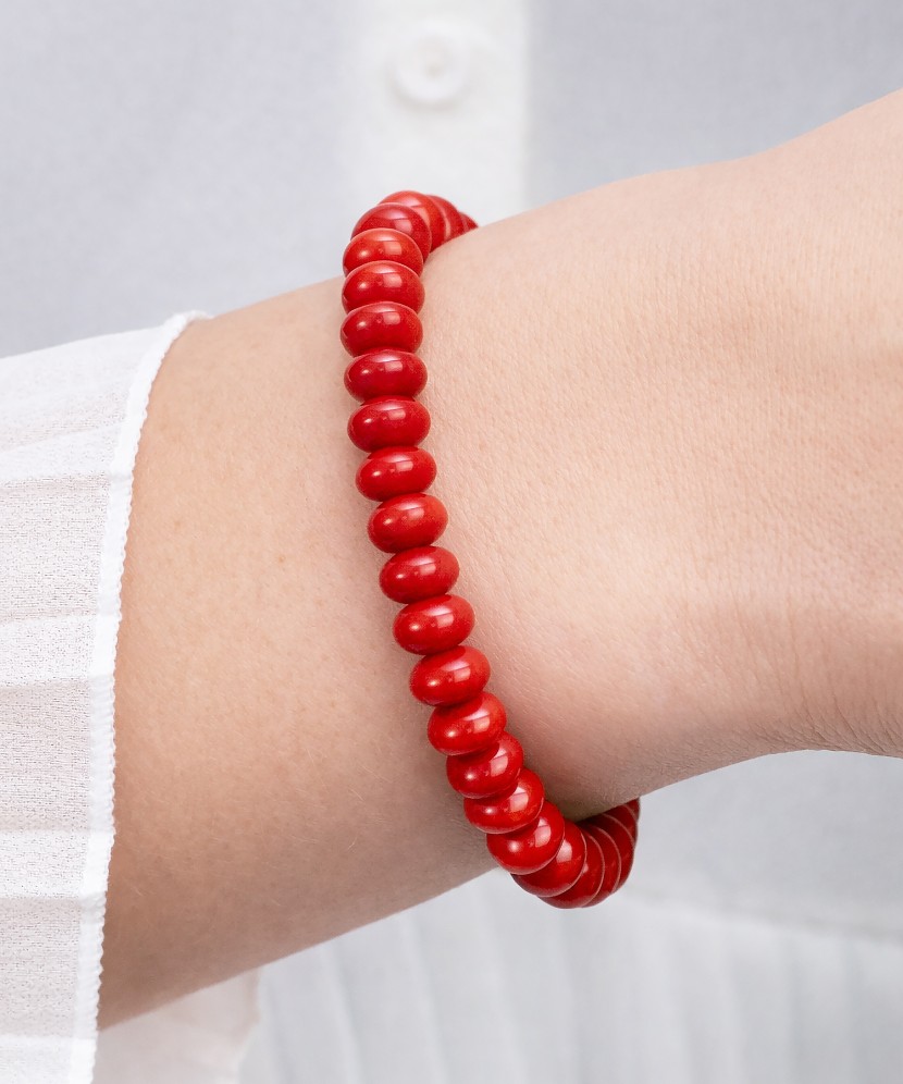 Bracelet with lava stones