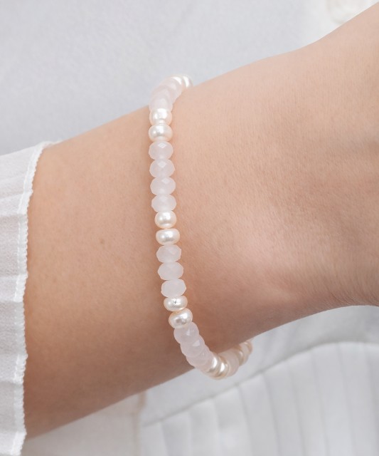 Bracelet With Pearls and Rose Quartz