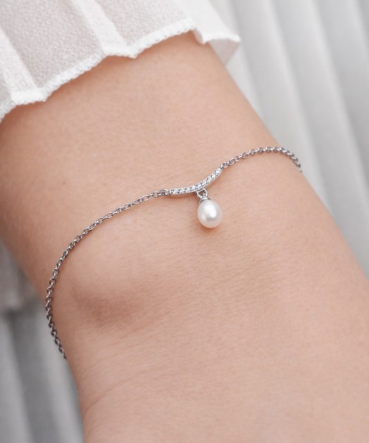Sterling Silver bracelet with pearl and zircons