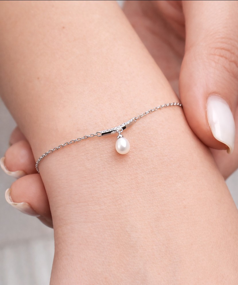 Sterling Silver bracelet with pearl and zircons