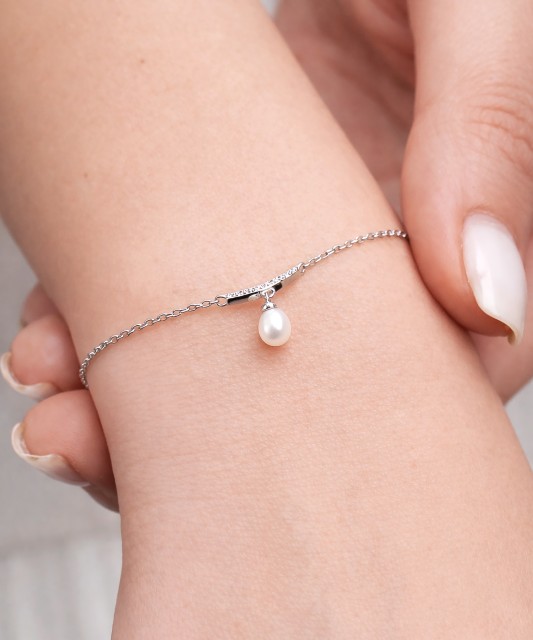 Серебряный браслет с жемчугом и цирконами