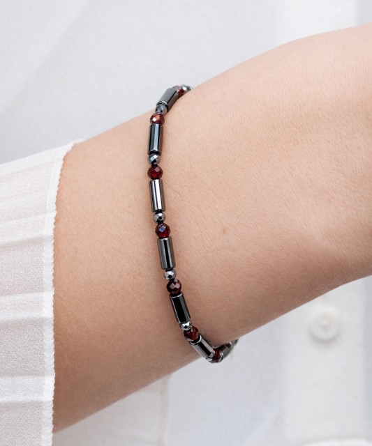Bracelet with terahertz and garnet
