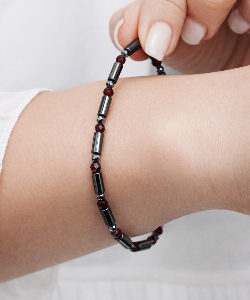 Bracelet with terahertz and garnet