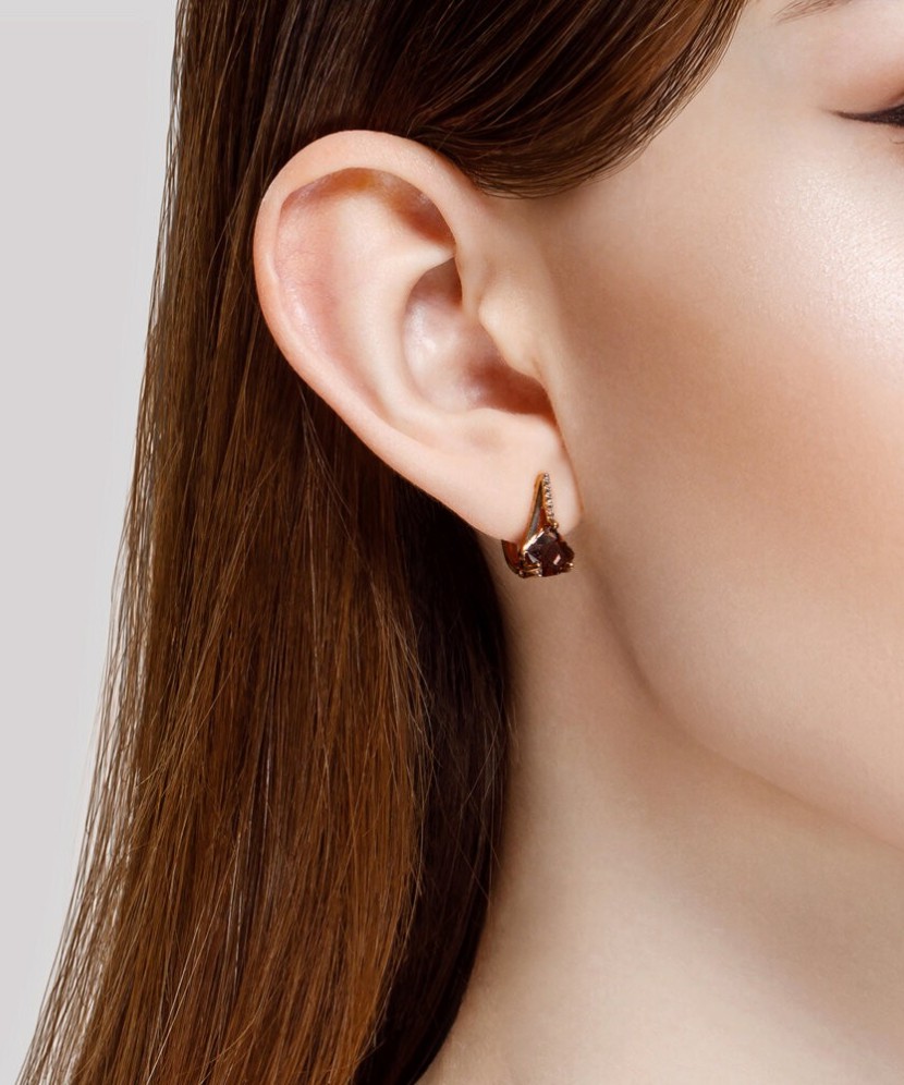 Gold earrings with sital and zircons