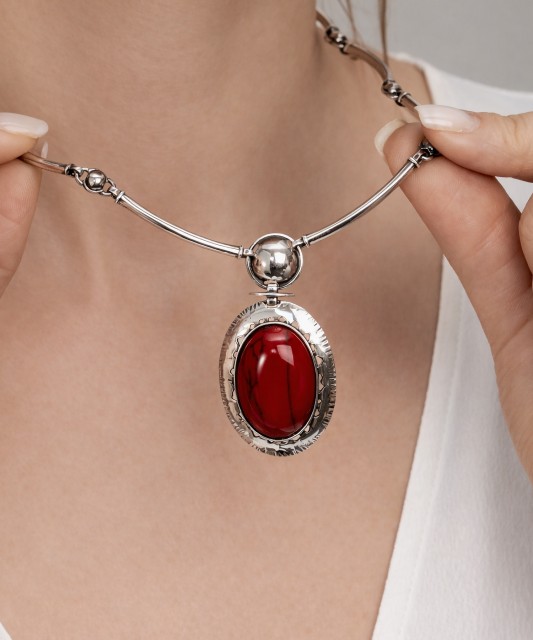 Серебряное ожерелье с кораллом