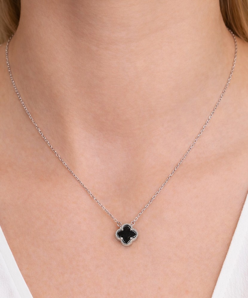 Silver chain with onyx pendant