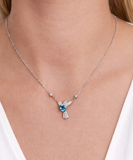 Silver chain with zircon pendant