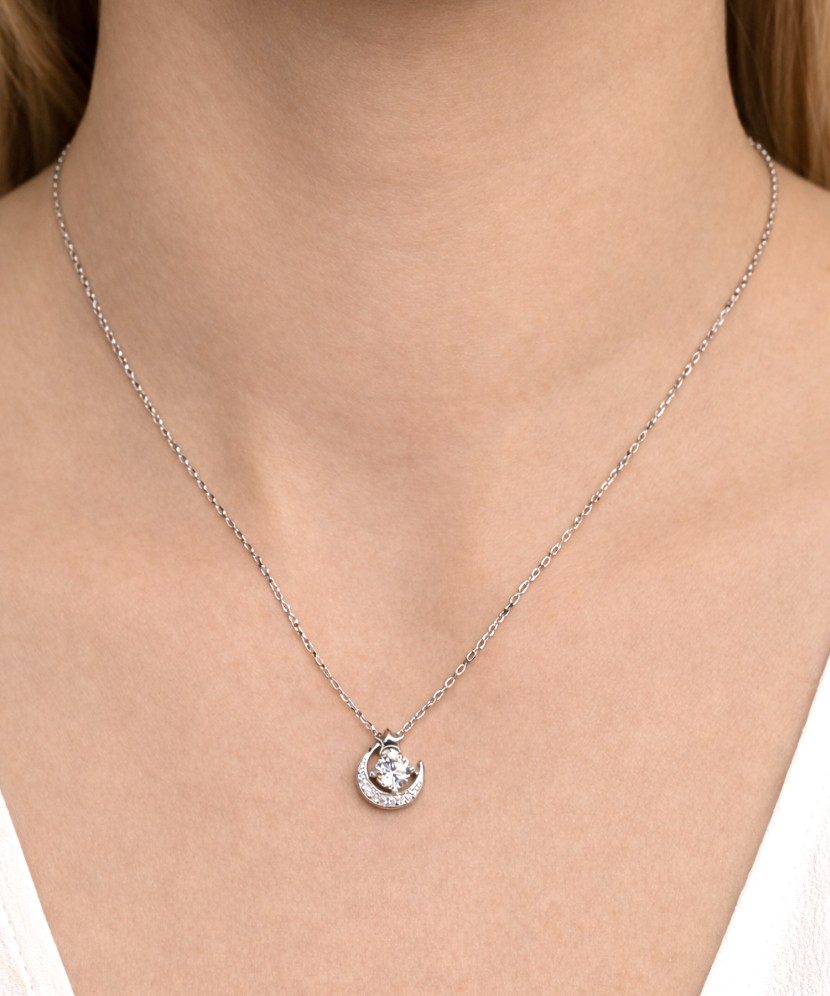 Sterling silver chain with zirconium pendant