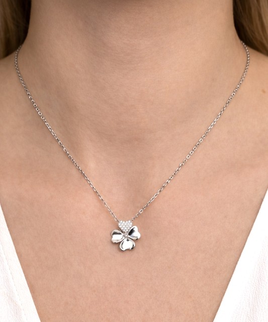 Sterling silver chain with zirconium pendant