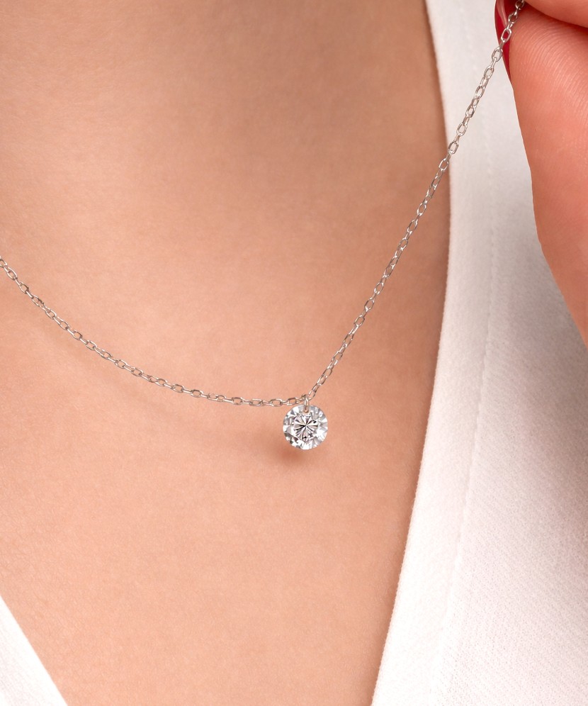 Sterling silver chain with zirconium pendant