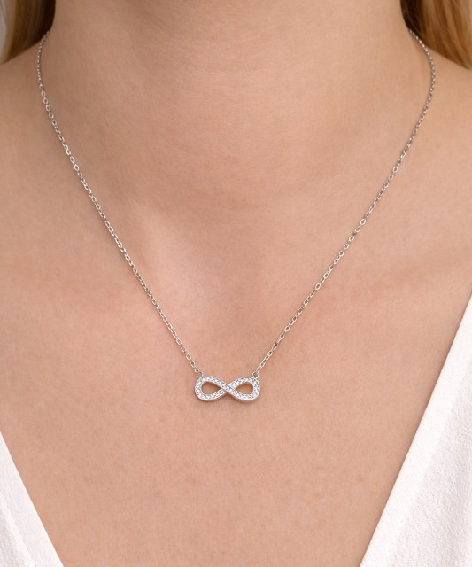 Sterling silver chain with zirconium pendant