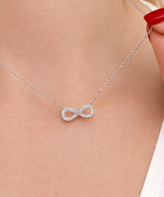 Sterling silver chain with zirconium pendant