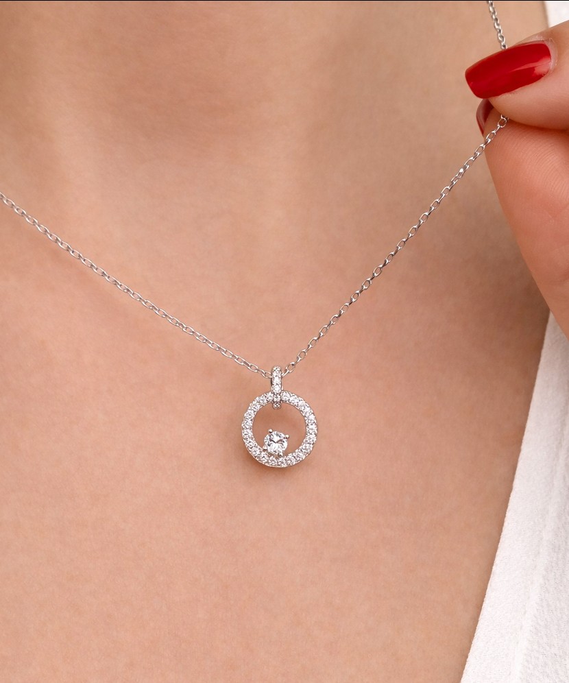 Sterling silver chain with zirconium pendant