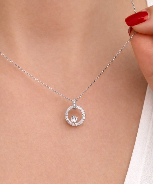 Sterling silver chain with zirconium pendant
