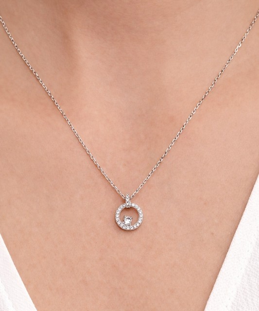 Sterling silver chain with zirconium pendant