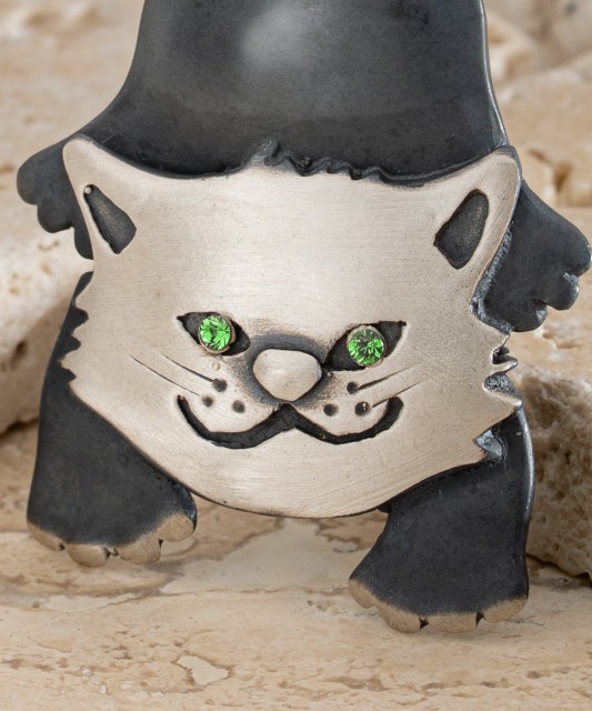 Серебряная брошь с кристаллами "Кот"