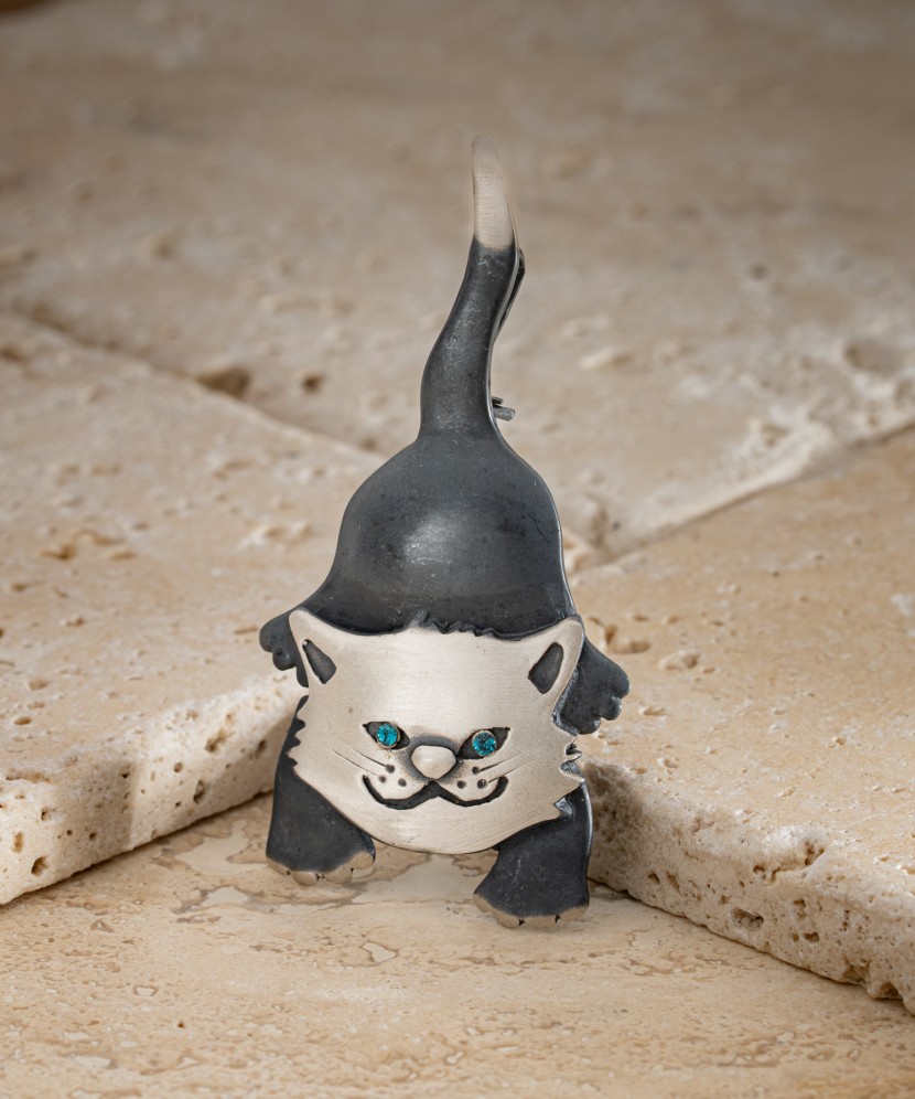 Sterling silver brooch with crystals "Cat"