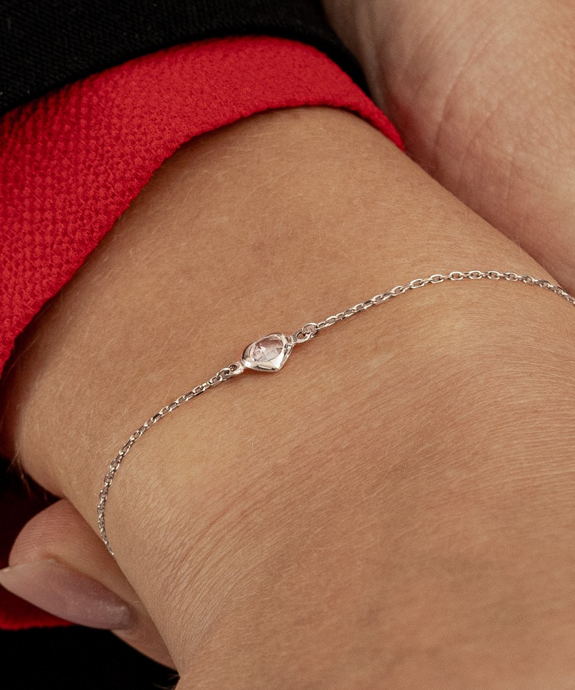 White gold bracelet with zircons "Heart"