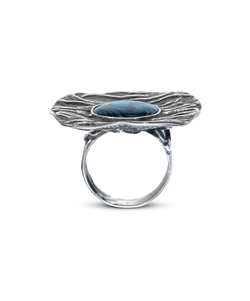 Sterling silver ring with nacre