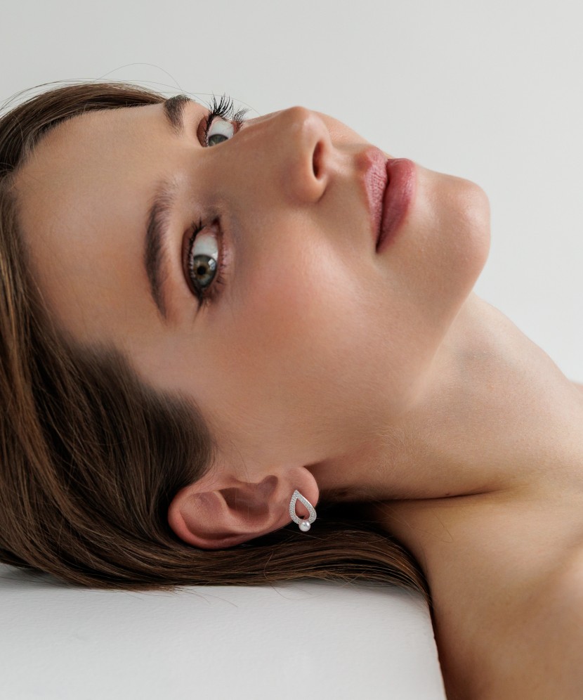 Серьги из серебра с жемчугом и цирконами